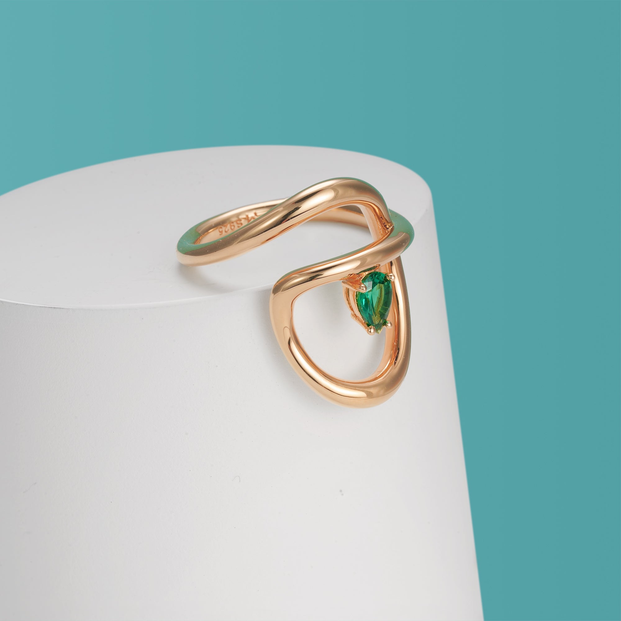 Flowing Waterdrop Solitaire Ring