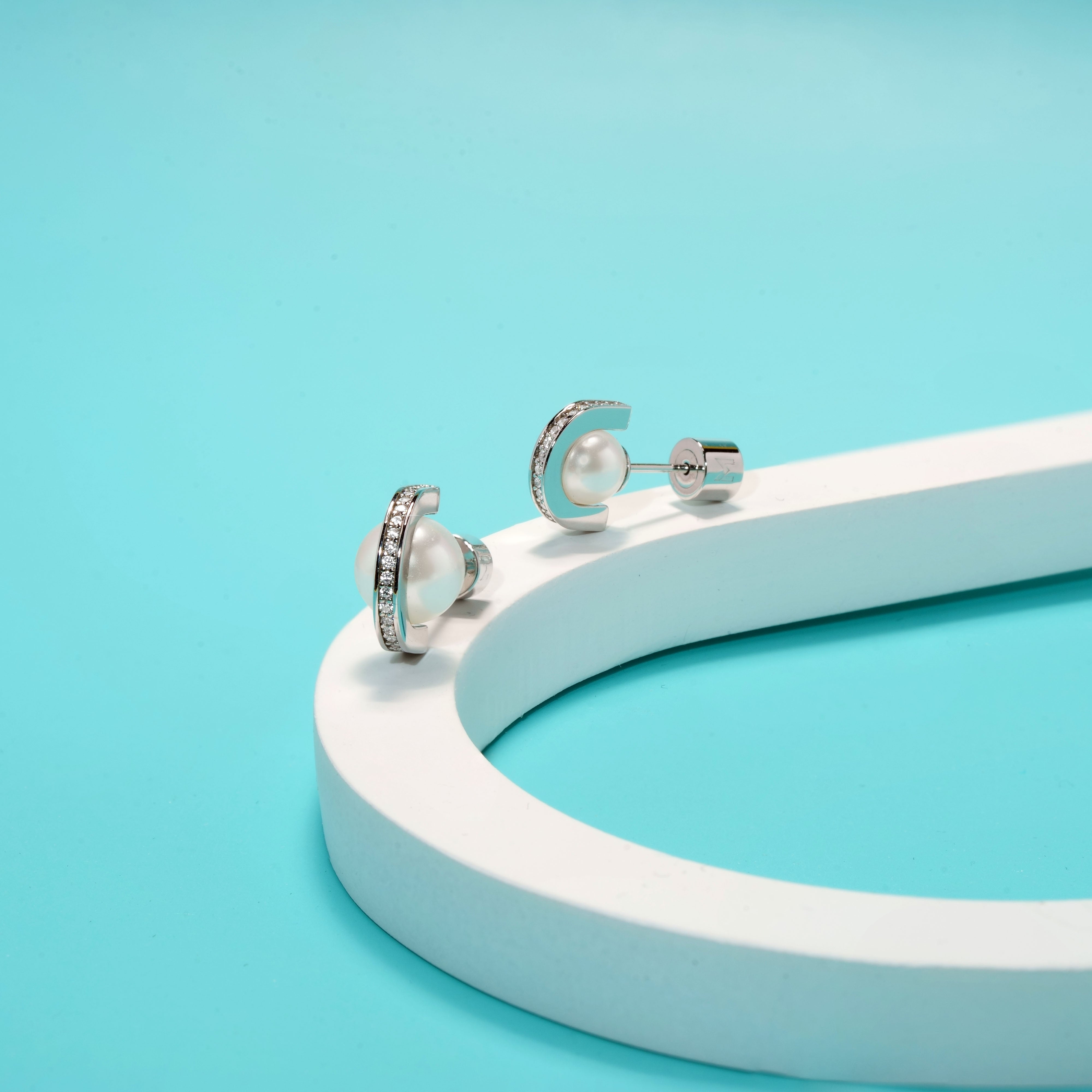 Pearl and Arc Stud Earrings