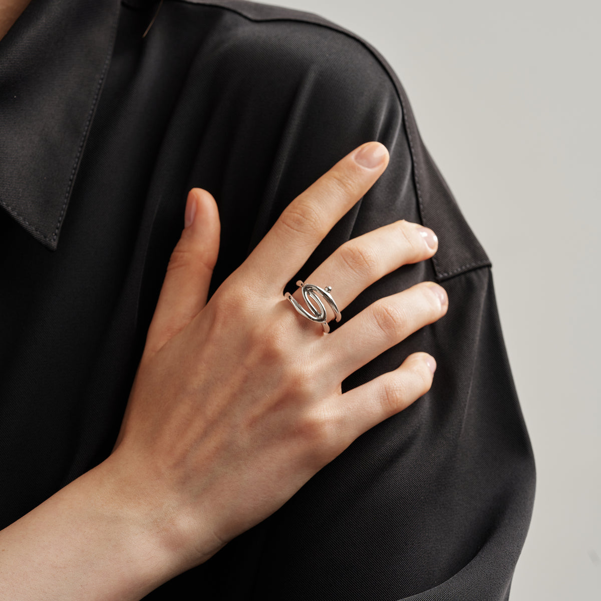 Crossing Double Loop Ring