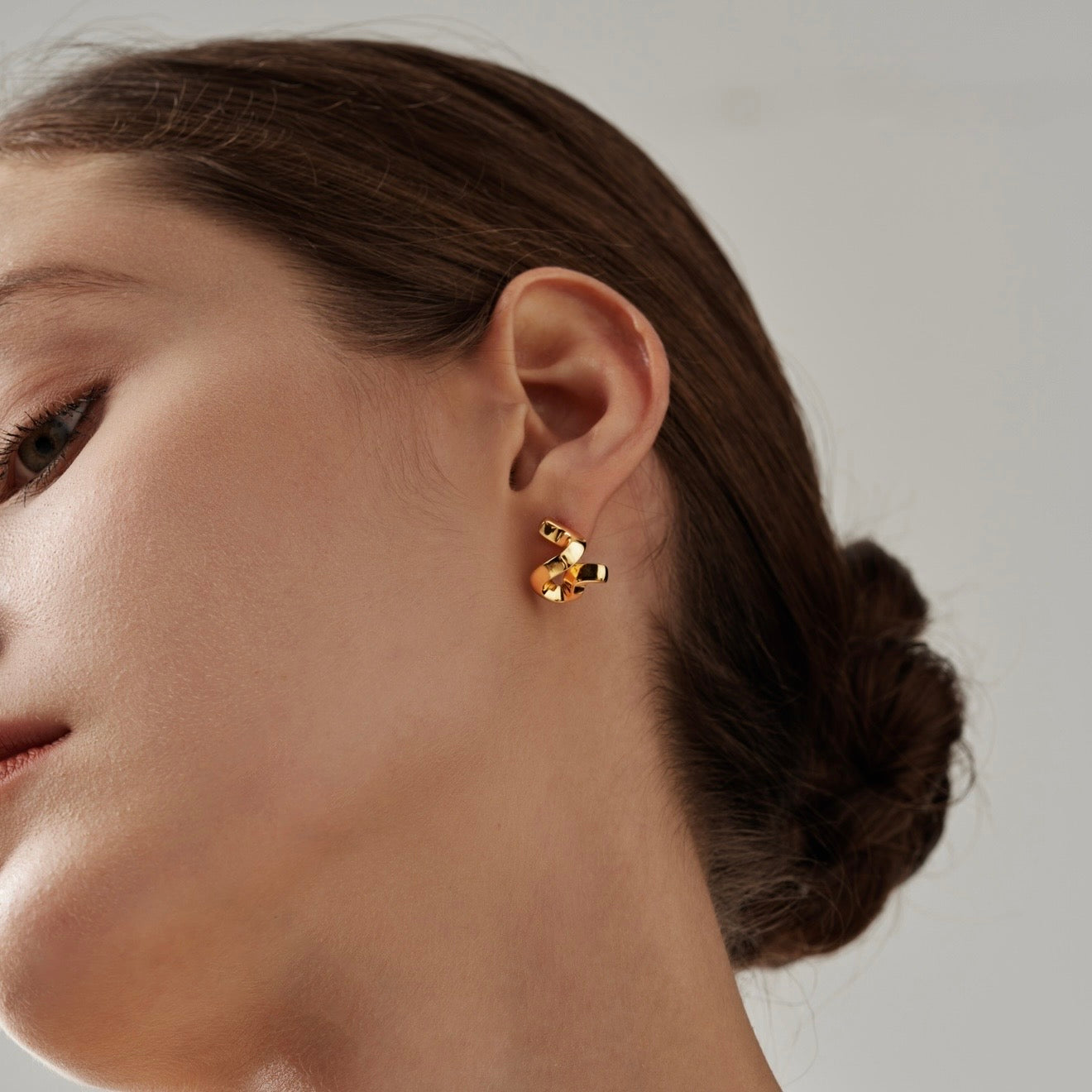 eternal knot curve earrings