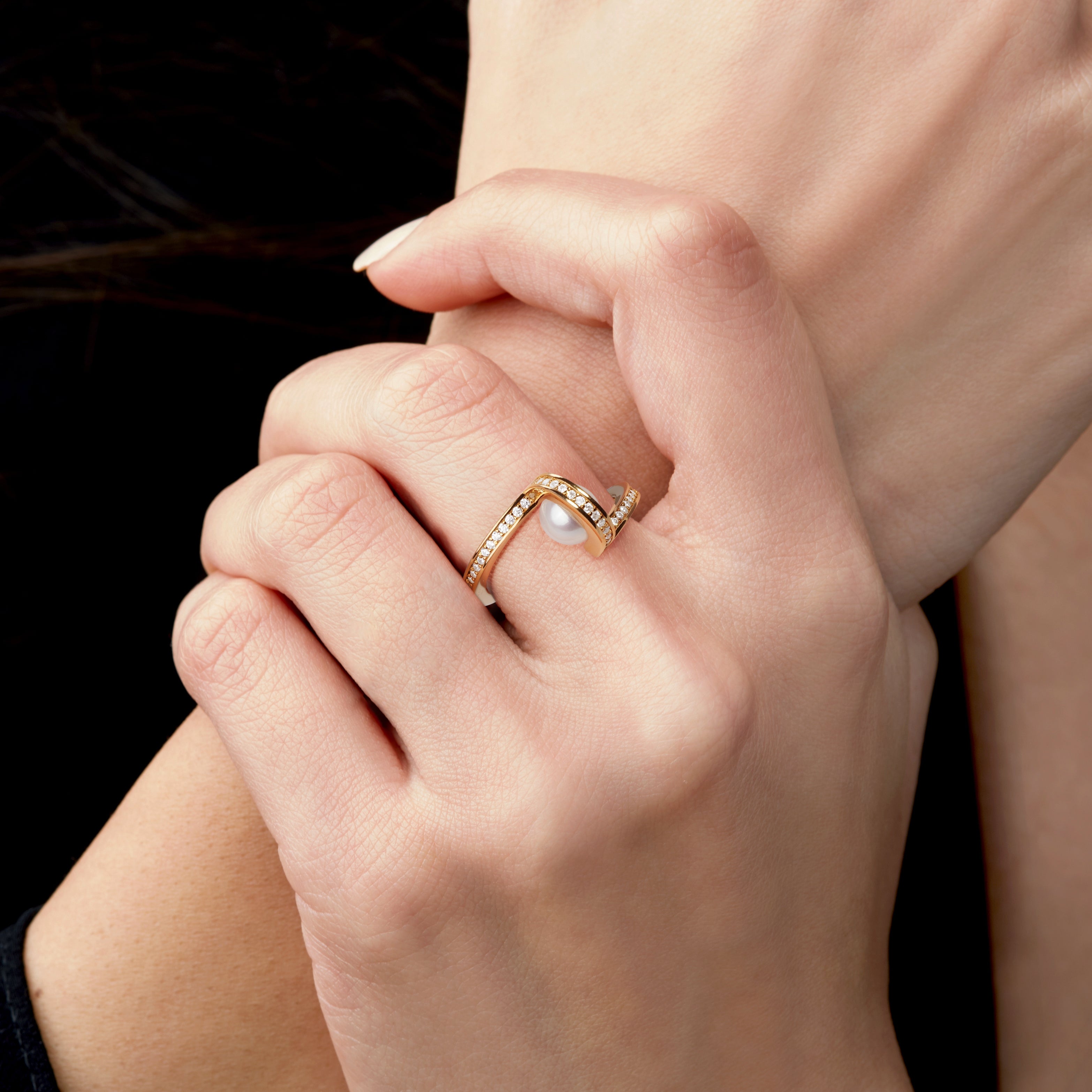 Pearl and Arc Ring on Model
