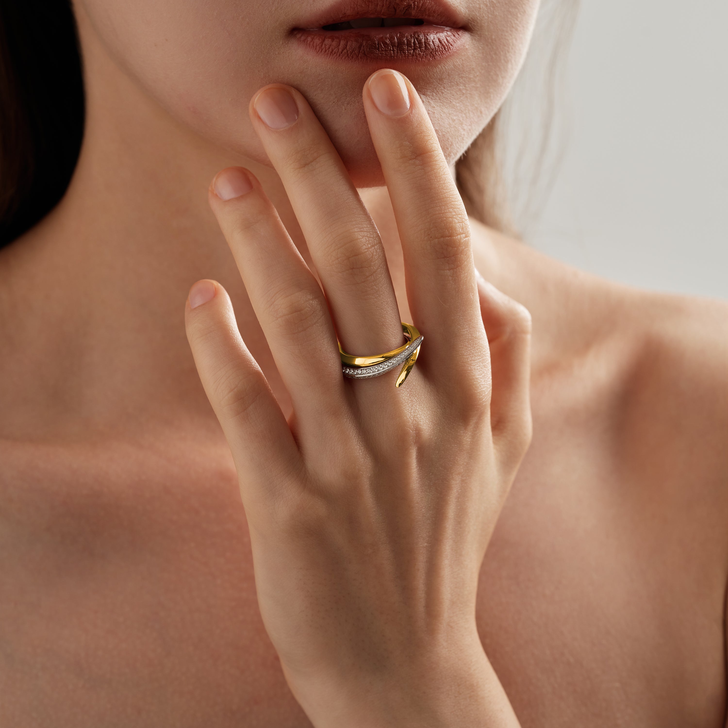 Pointed Curve Ring